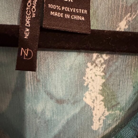 ❤️GORGEOUS BLUE PRINT TOP w/SEQUINS PLUS 3X  #A - Picture 9 of 9